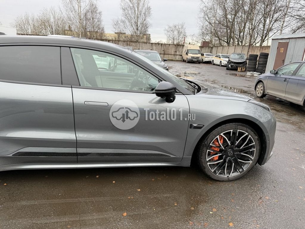 Фото Zeekr 001 8