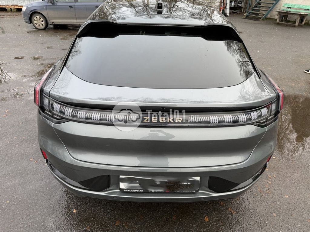 Фото Zeekr 001 14