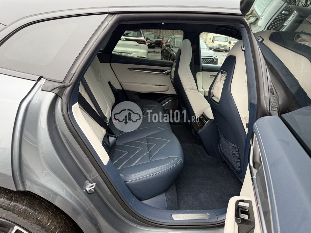 Фото Zeekr 001 106