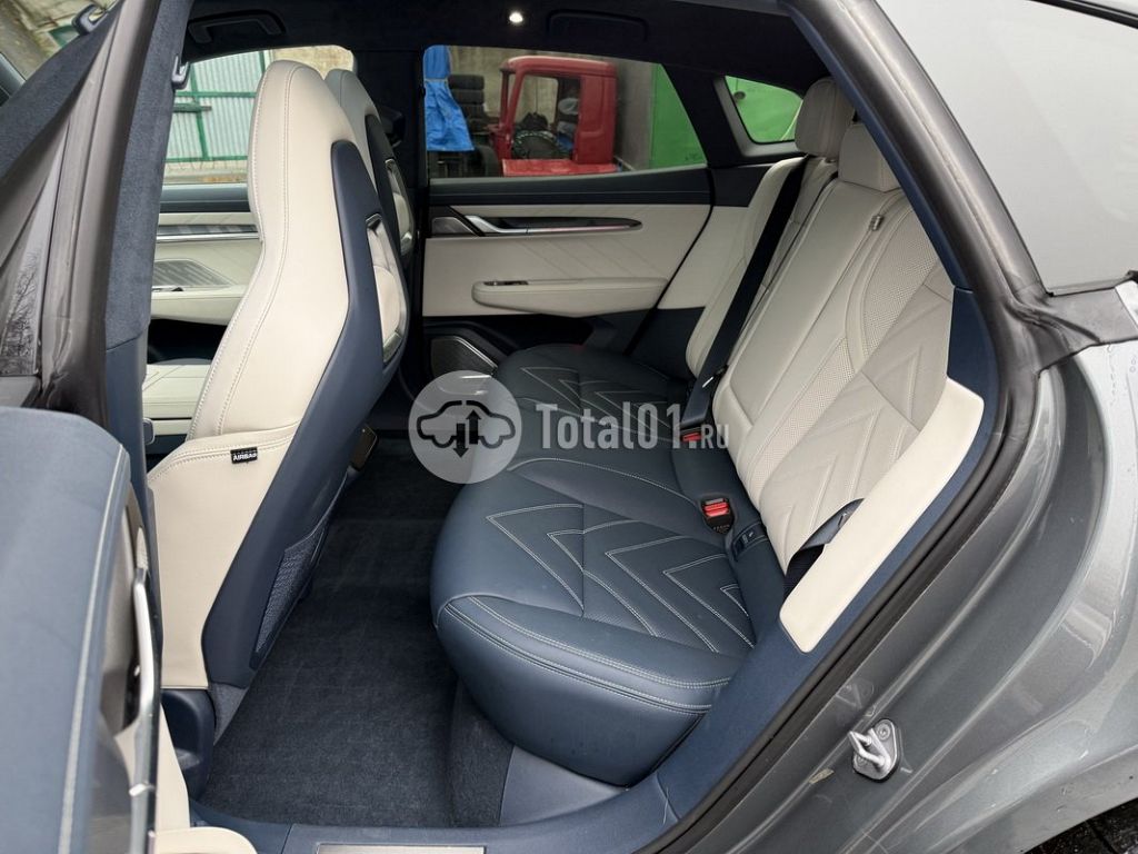 Фото Zeekr 001 118