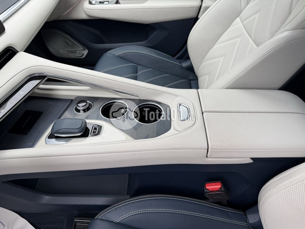 Фото Zeekr 001 130