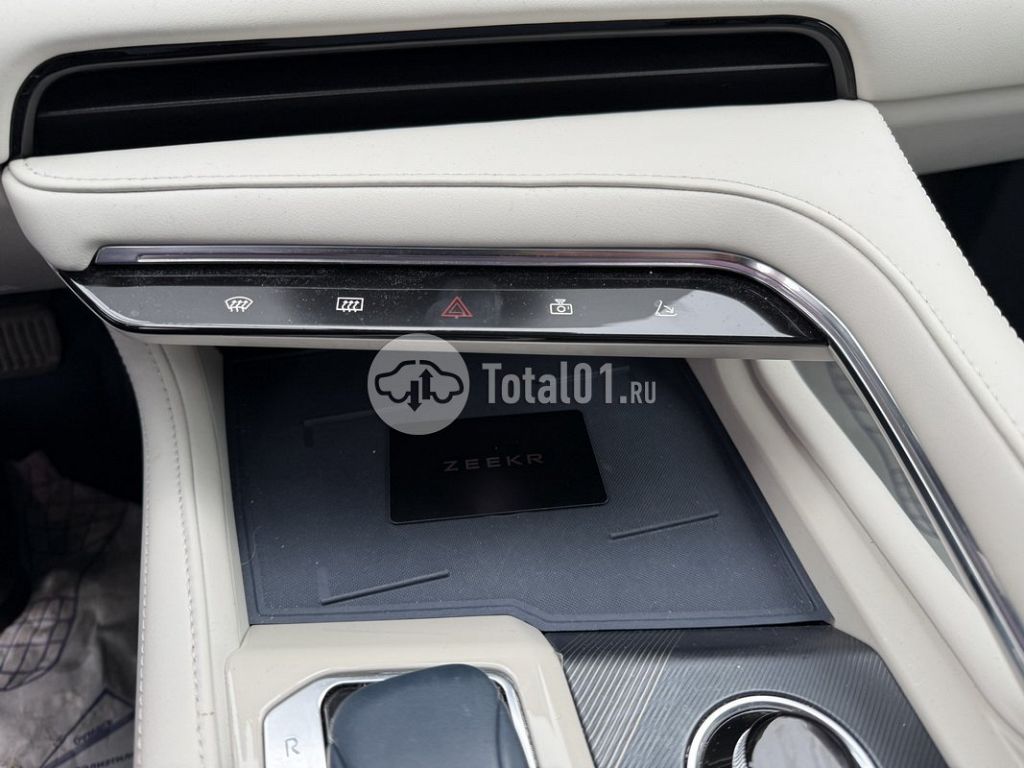 Фото Zeekr 001 144