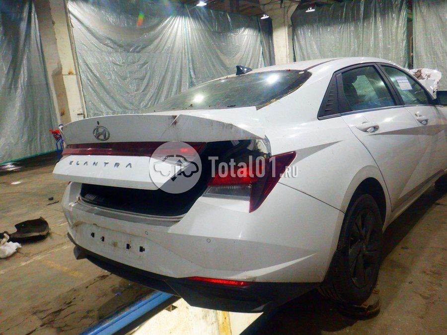 Фото Hyundai Elantra 2