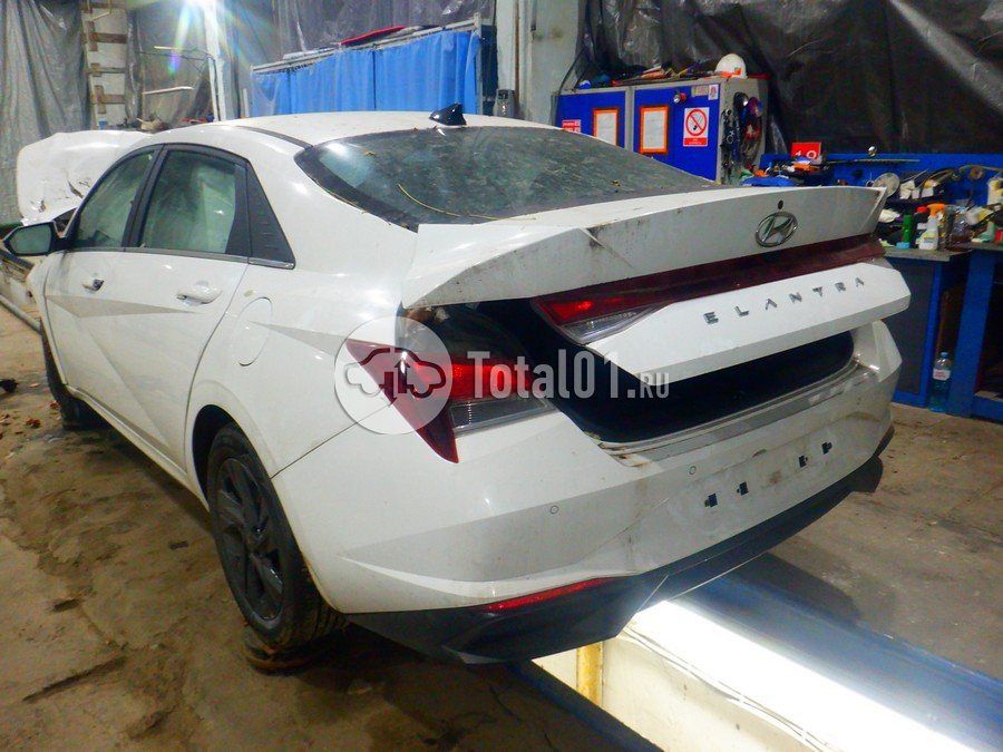 Фото Hyundai Elantra 16
