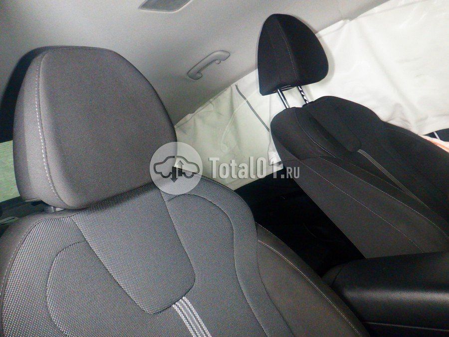 Фото Hyundai Elantra 26