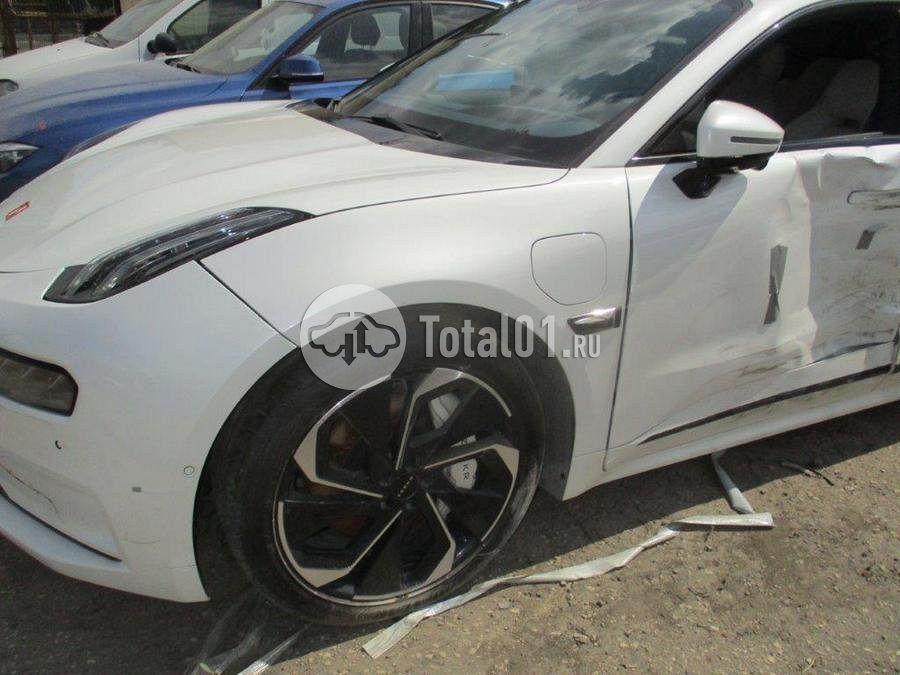 Фото Zeekr 001 8