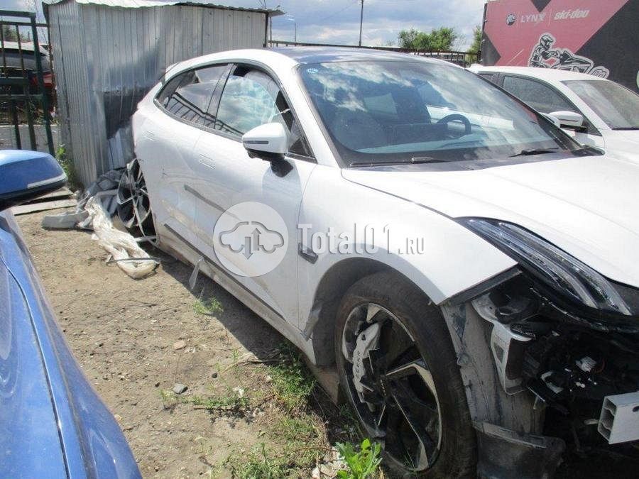 Фото Zeekr 001 28