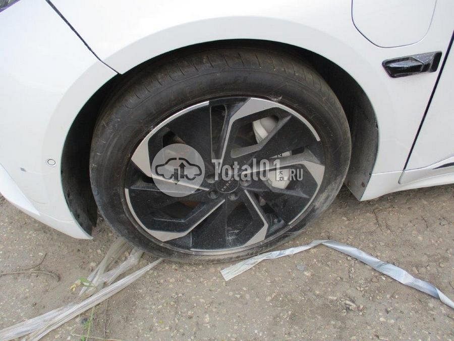 Фото Zeekr 001 74