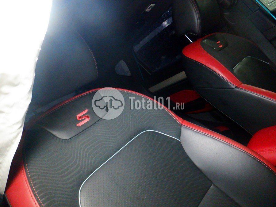 Фото Geely Coolray 28