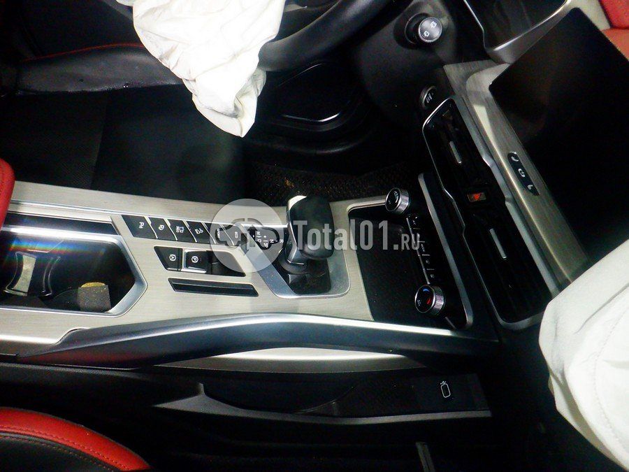 Фото Geely Coolray 34