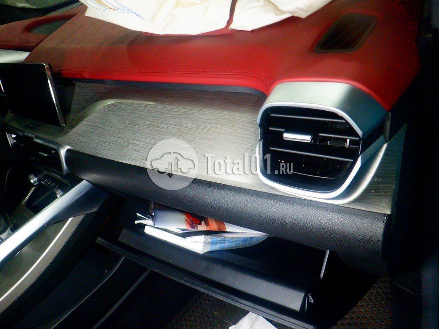 Фото Geely Coolray 40