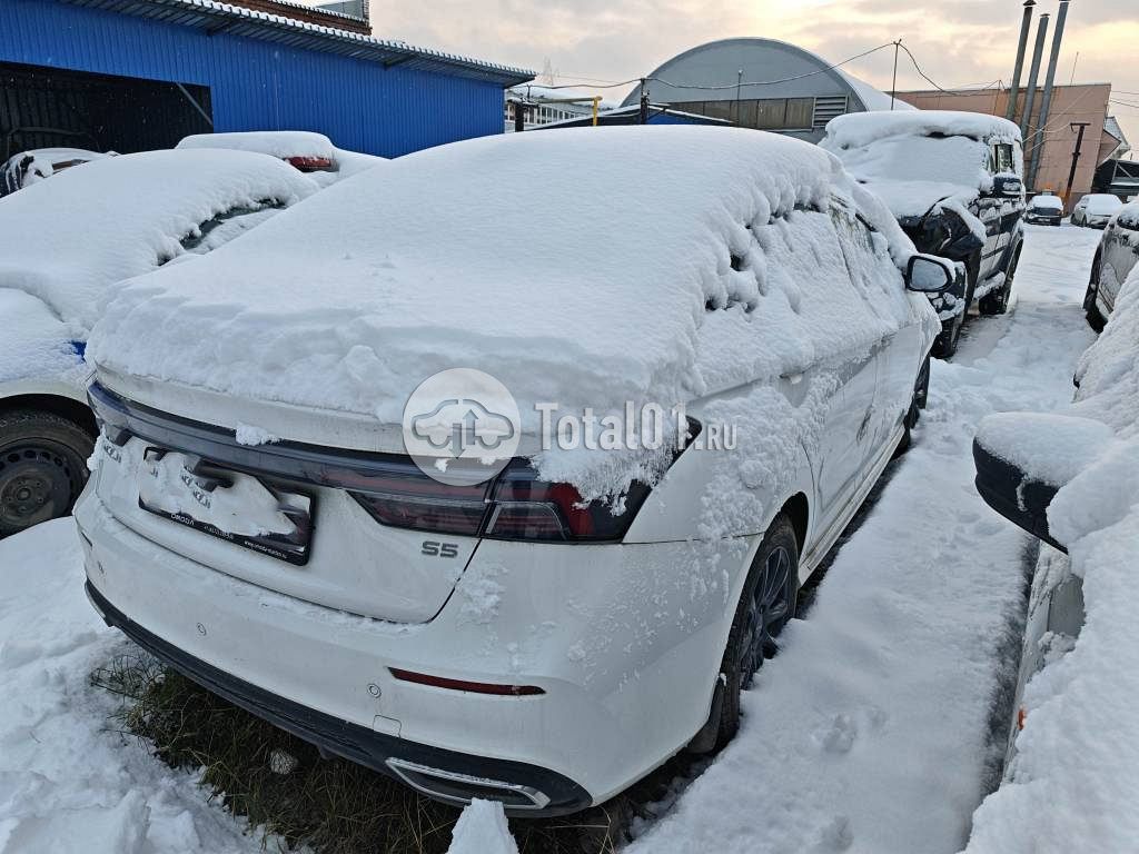 Фото OMODA S5 10