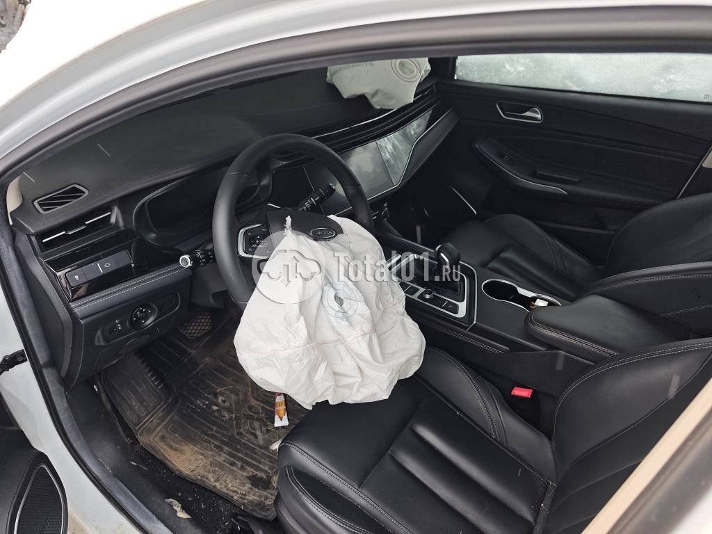 Фото OMODA S5 14