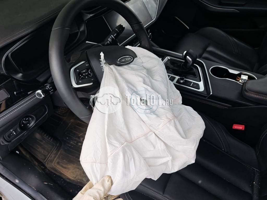 Фото OMODA S5 18