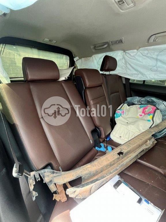 Фото Toyota Land Cruiser 160