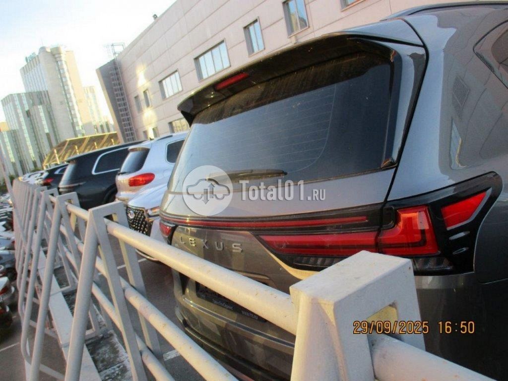 Фото Lexus LX 16