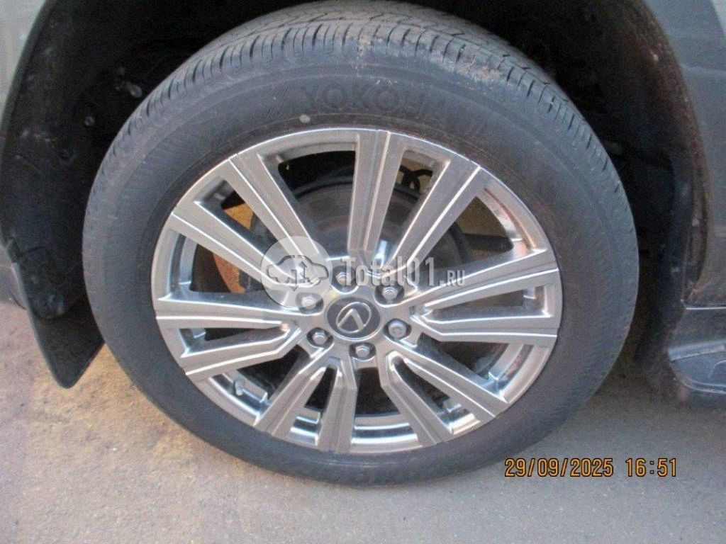 Фото Lexus LX 32
