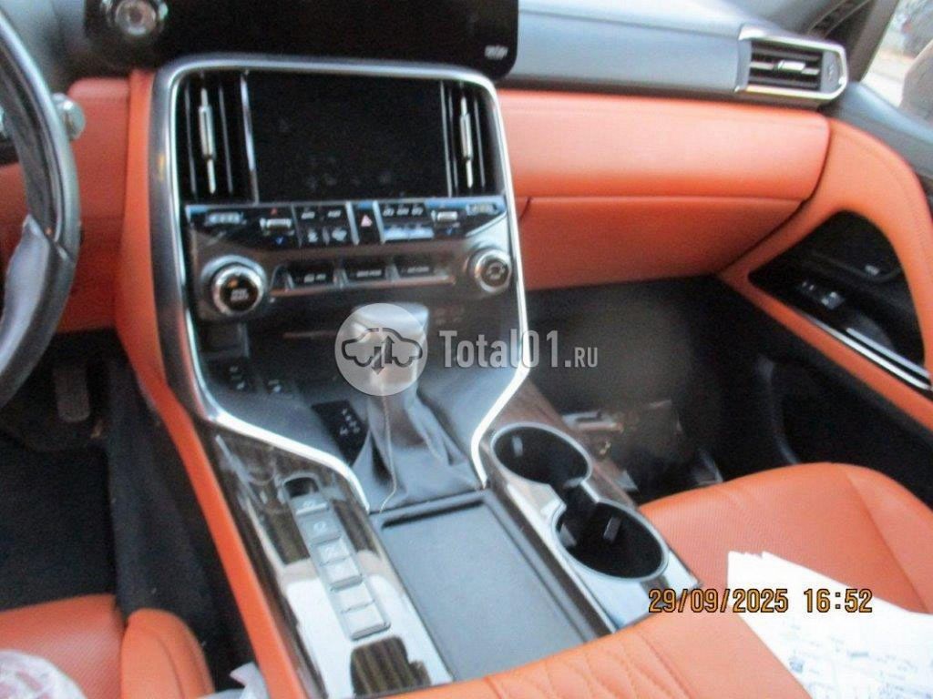 Фото Lexus LX 72