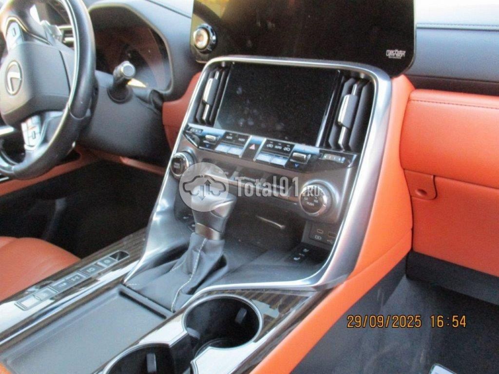 Фото Lexus LX 100