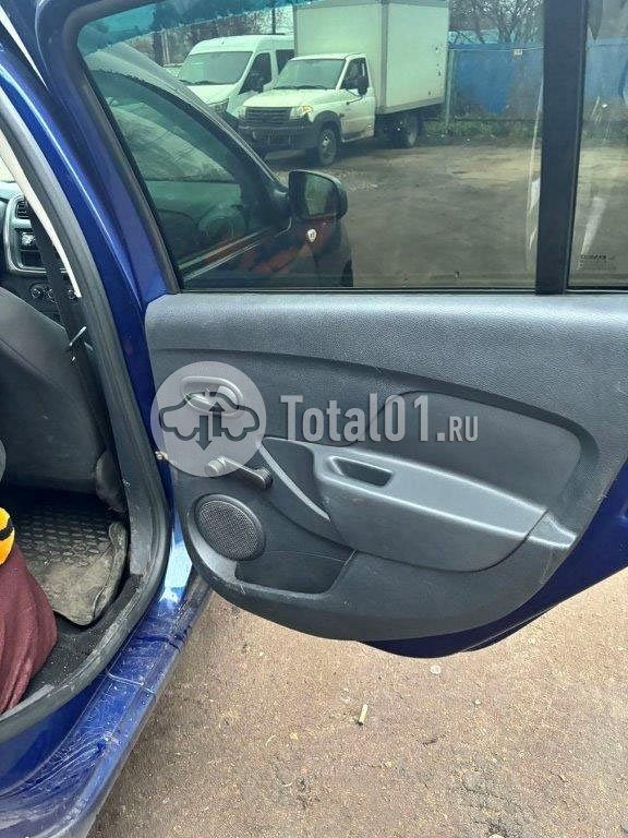 Фото Renault Logan 32