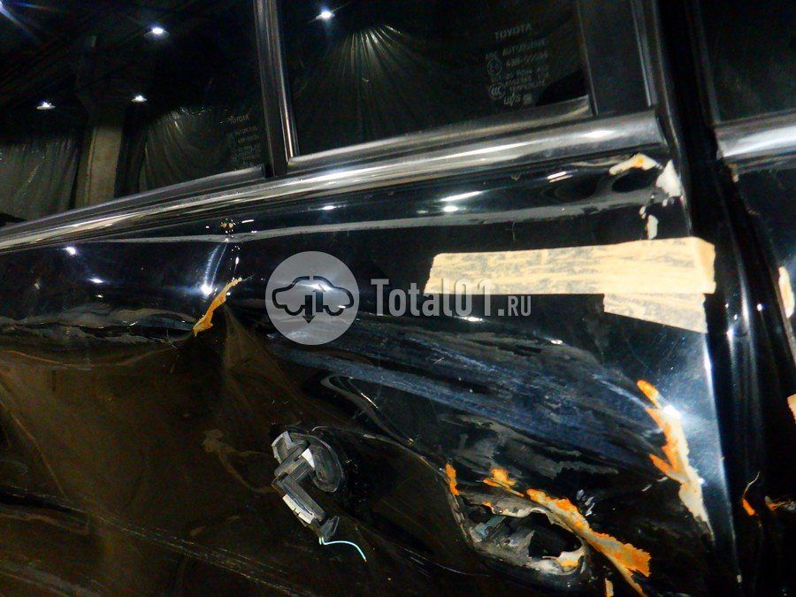 Фото Toyota Land Cruiser 220