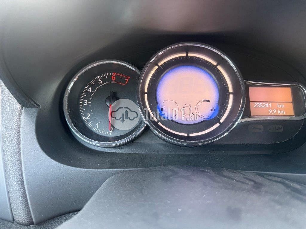 Фото Renault Fluence 8