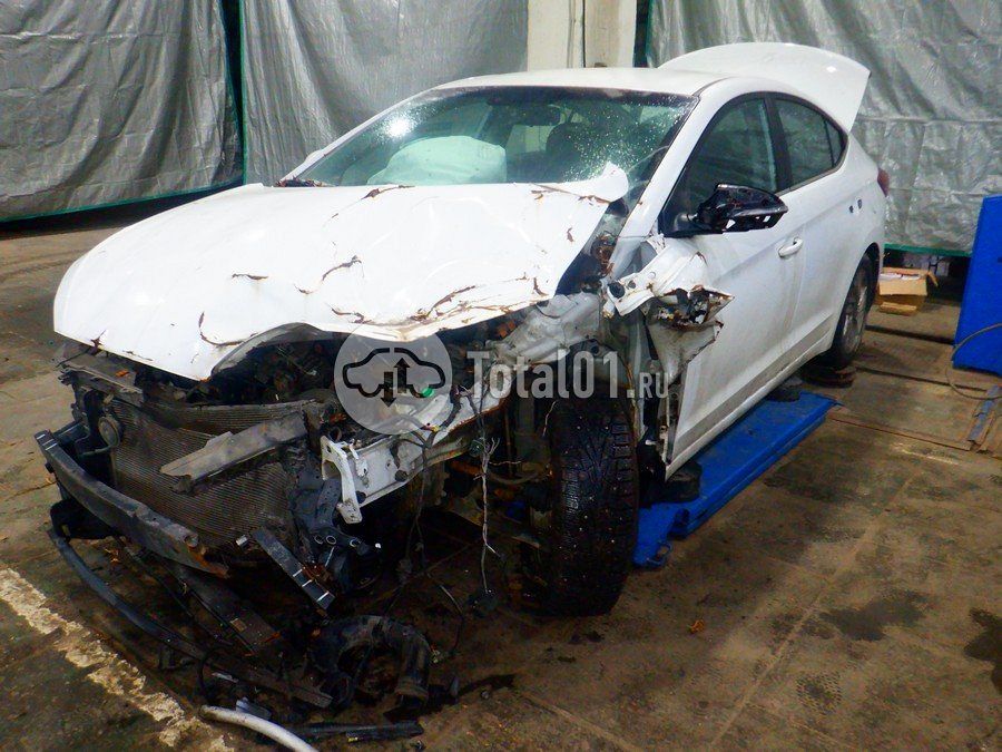 Фото Hyundai Elantra 6