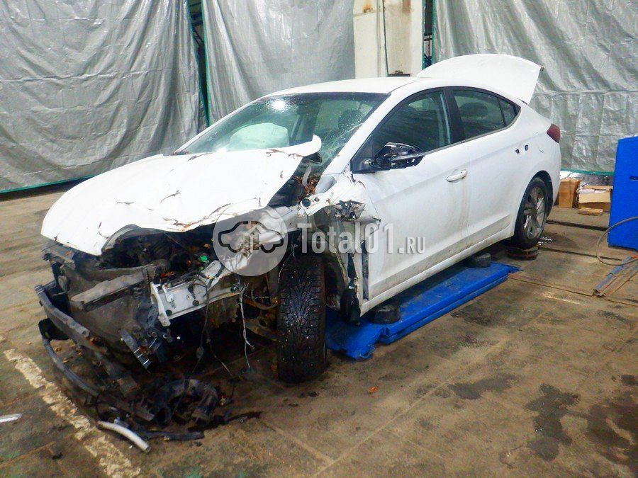 Фото Hyundai Elantra 8