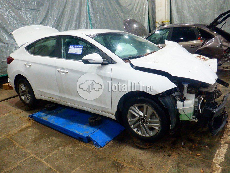 Фото Hyundai Elantra 10