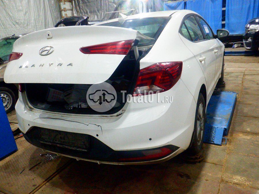 Фото Hyundai Elantra 16