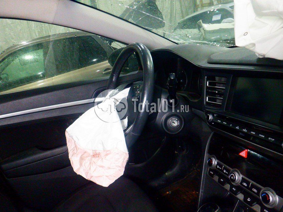 Фото Hyundai Elantra 40