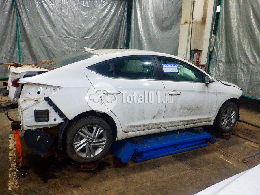 Фото Hyundai Elantra 12