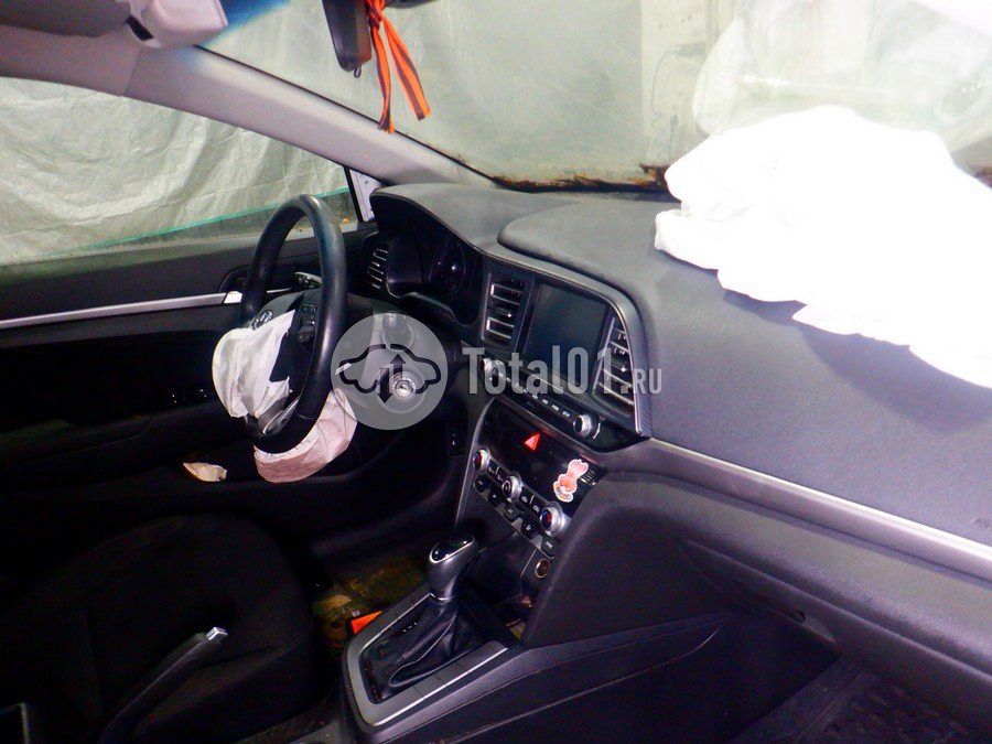 Фото Hyundai Elantra 40