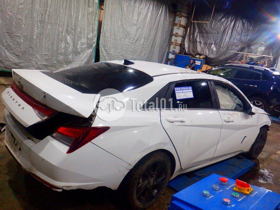 Фото Hyundai Elantra 10