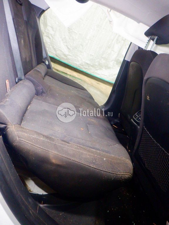 Фото Hyundai Elantra 46