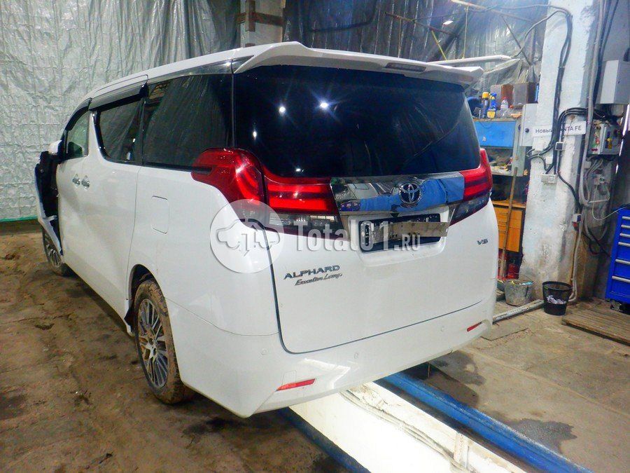 Фото Toyota Alphard 16