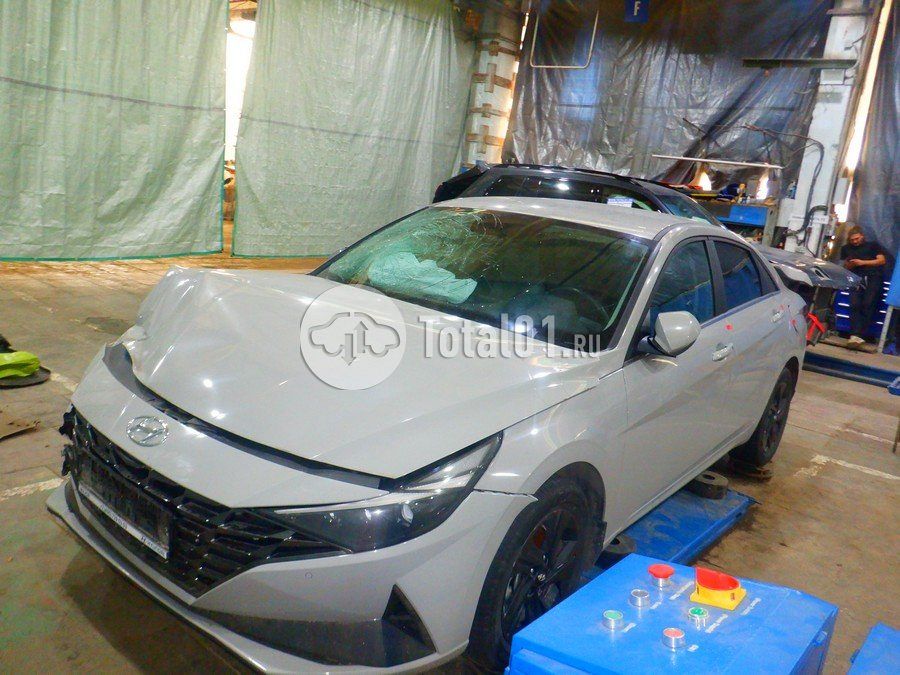 Фото Hyundai Elantra 2