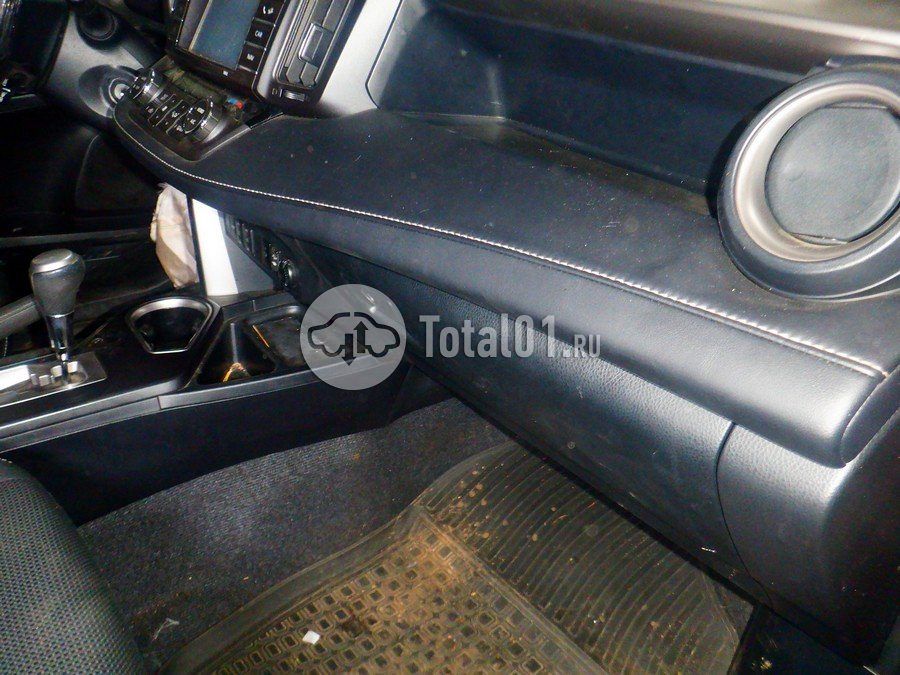 Фото Toyota RAV4 28