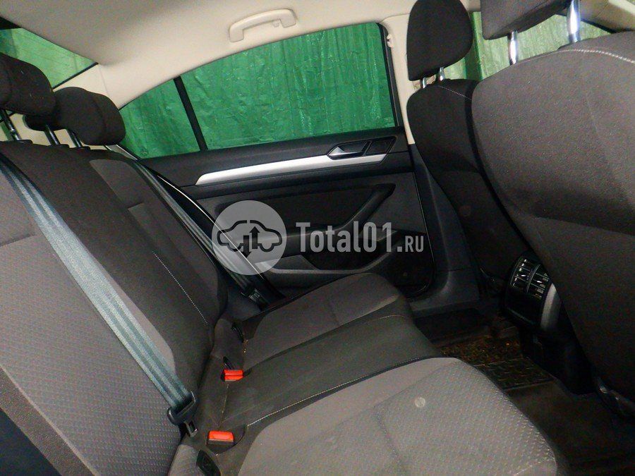 Фото Volkswagen Passat 26