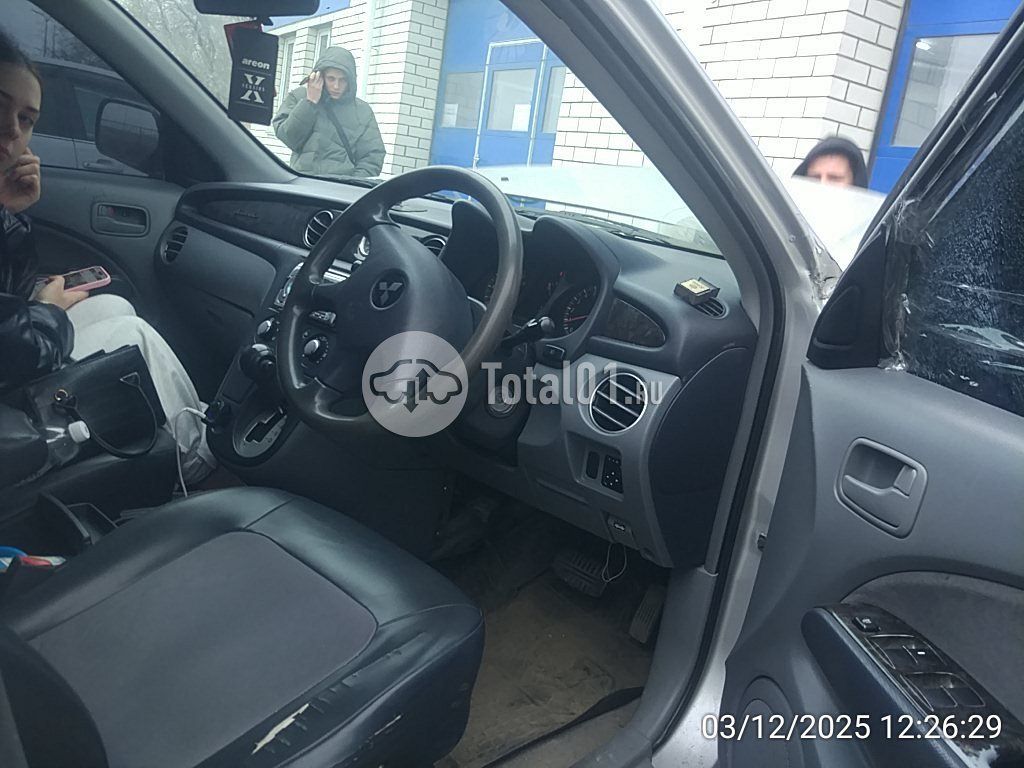 Фото Mitsubishi Airtrek 22