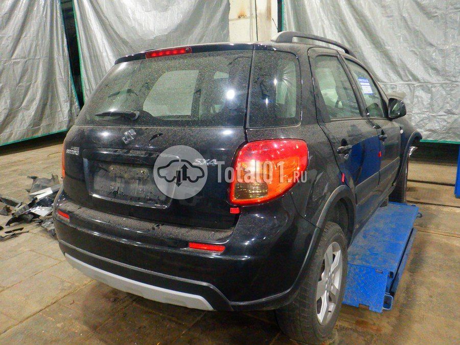 Фото Suzuki SX4 16