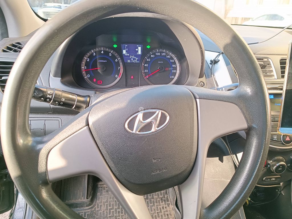 Фото Hyundai Solaris 22