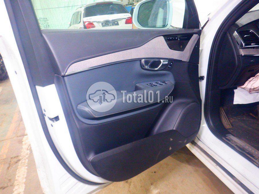 Фото Volvo XC90 104