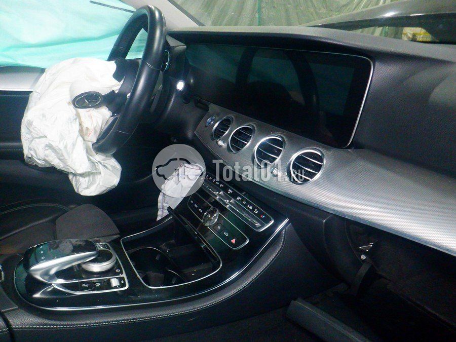 Фото Mercedes-Benz E220 36