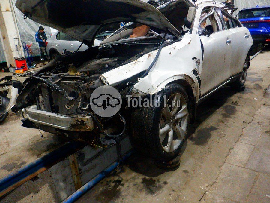 Фото Infiniti FX37 8