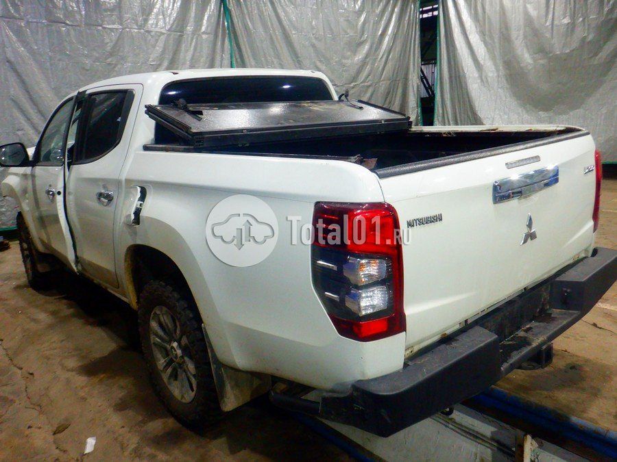 Фото Mitsubishi L200 14