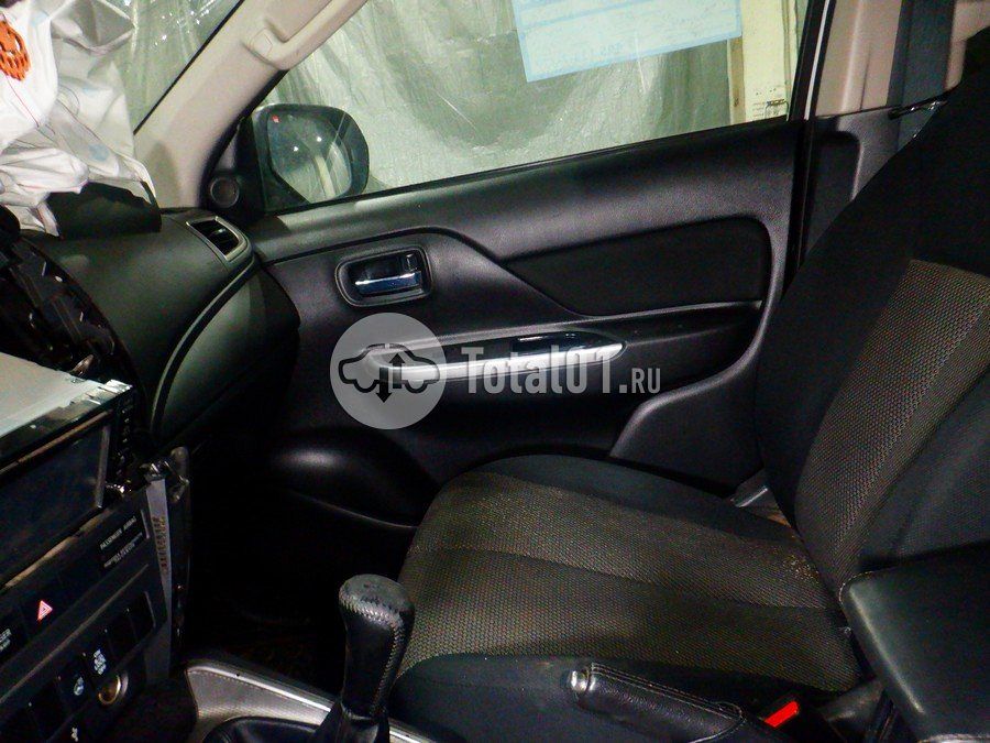 Фото Mitsubishi L200 54