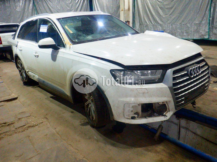 Фото Audi Q7 10