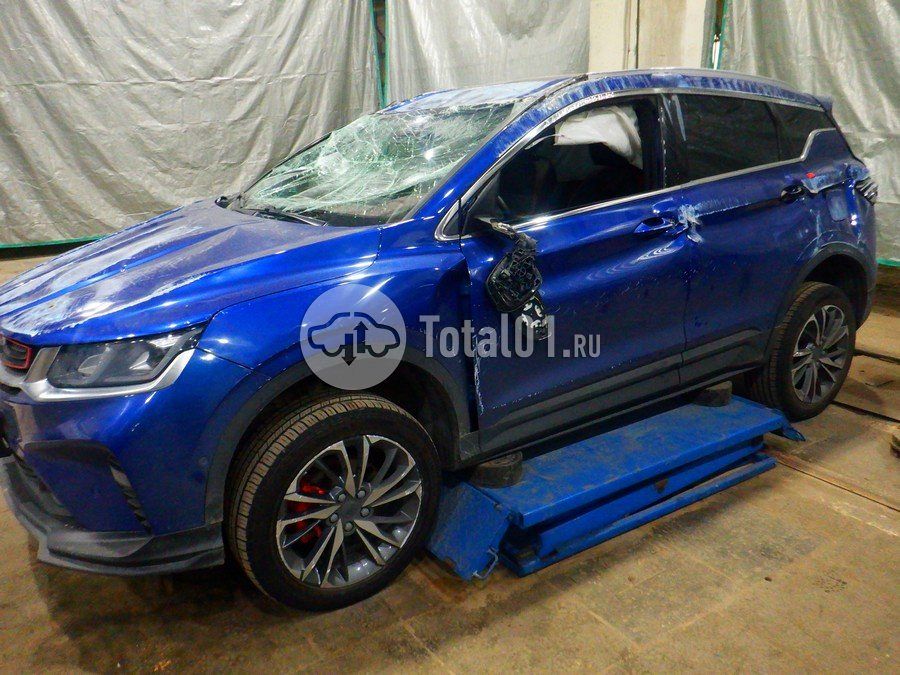 Фото Geely Coolray 12