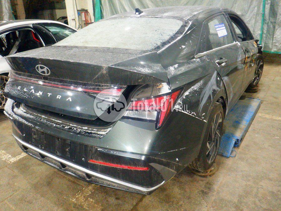 Фото Hyundai Elantra 12